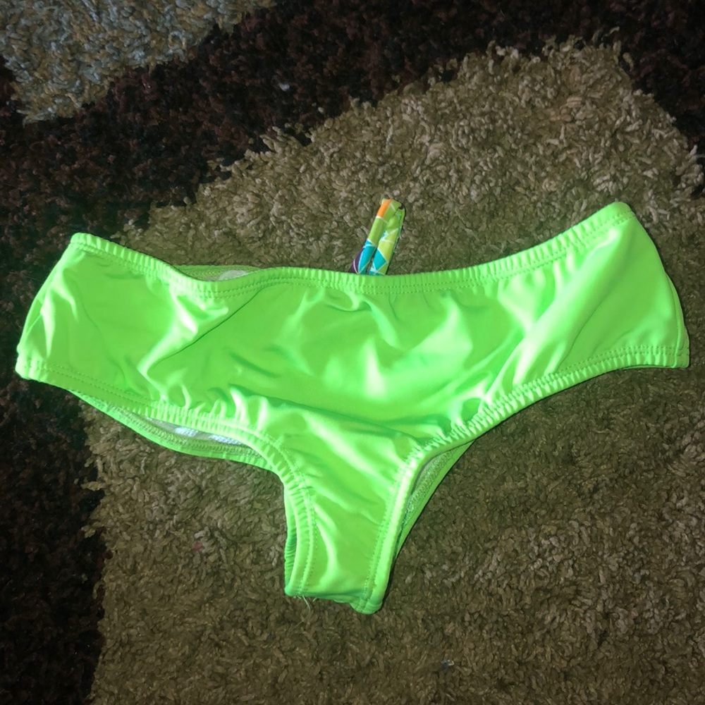 Hand made bikini 👙 - Picture 3 of 4